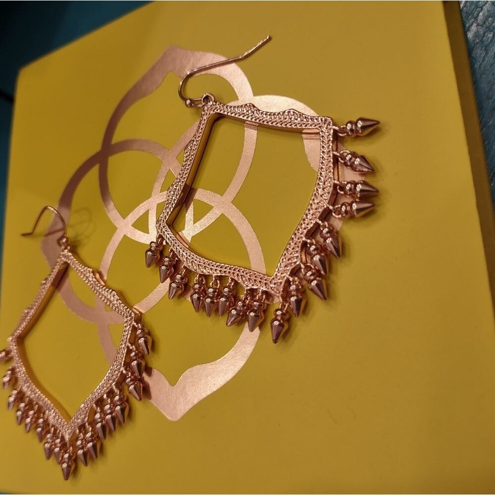 EUC Kendra Scott Lacy Drop Earrings Rose Gold - Picture 3 of 12